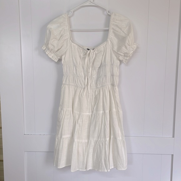 White short sleeve peasant style dress - Picture 1 of 9
